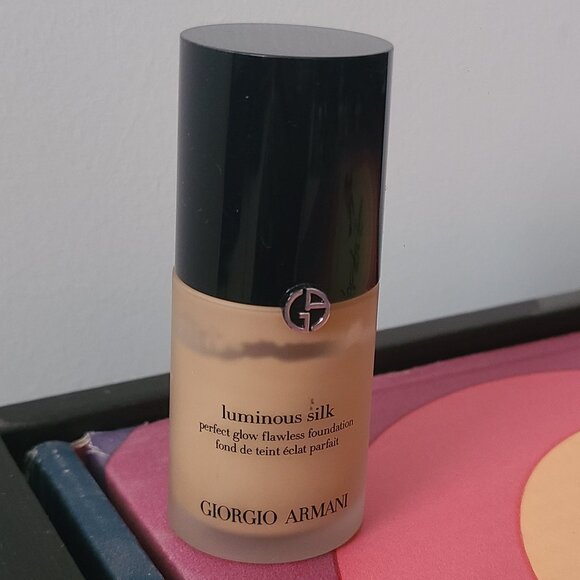 Giorgio Armani Luminous Silk Foundation 7.5 - Picture 1 of 3